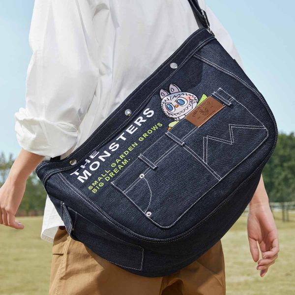 Bolso Mensajero de Mezclilla Labubu – Serie Fall In Wild - Imagen 3