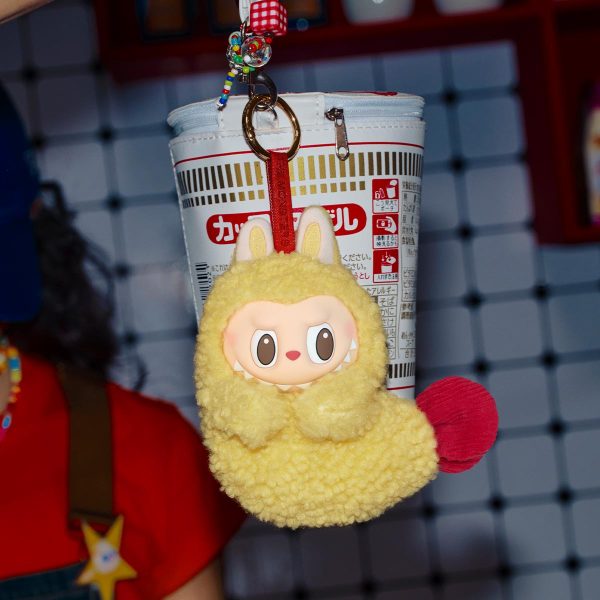 Funda para Auriculares Labubu Amarillo – Accesorio Kawaii de Colección - Imagen 3