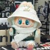 Labubu Winter White – Estilo Urbano con Elegancia