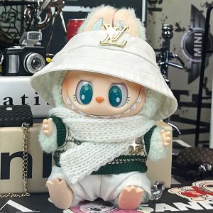 Labubu Winter White – Estilo Urbano con Elegancia