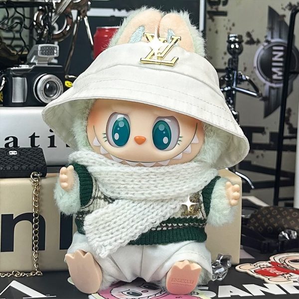 Labubu Winter White – Estilo Urbano con Elegancia