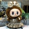Labubu Estilo Safari – Elegancia Natural