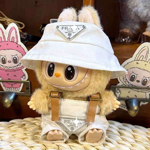 Labubu Urban Look – Edición Casual en Blanco Crudo