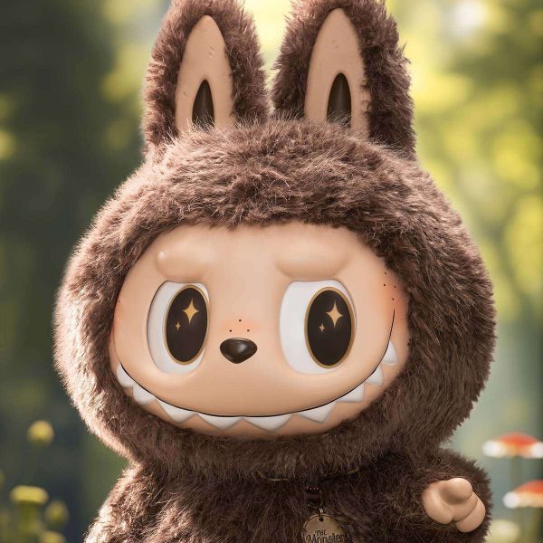 Figura Zimomo Traje Marrón – Colección Kawaii de Diseño Exclusivo