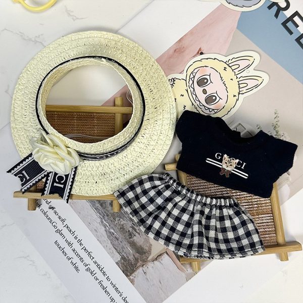 Labubu Country Elegance – Vestido Vichy y Sombrero - Imagen 2