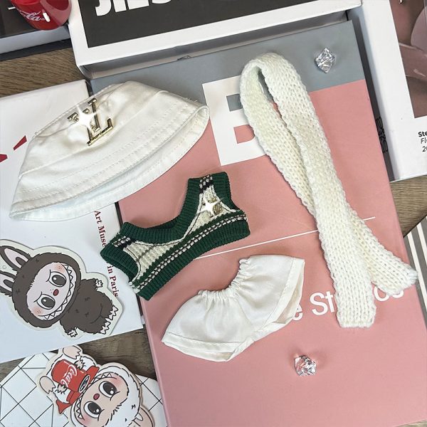 Labubu Winter White – Estilo Urbano con Elegancia - Imagen 2