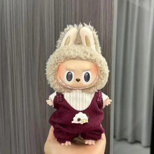 Traje Oveja Suave para Labubu – Edición Bordeaux Cocoon