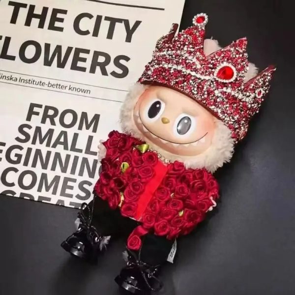 Traje Corona Real para Labubu – Edición Rosas Rubí - Imagen 2