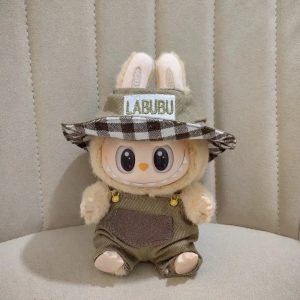 Traje Campestre Vichy para Labubu – Peto Verde y Sombrero Bucket "LABUBU"