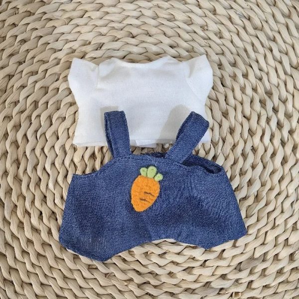 Traje Vaquero Zanahoria para Labubu – Sombrero Bucket Azul Pastel - Imagen 2