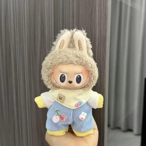 Traje Pastel Frutal para Figura Labubu – Edición Cereza y Conejito