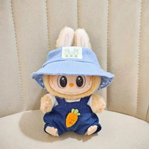 Traje Vaquero Zanahoria para Labubu – Sombrero Bucket Azul Pastel