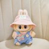 Traje Pastel Relax para Labubu – Peto con Lazo y Sombrero Rosa