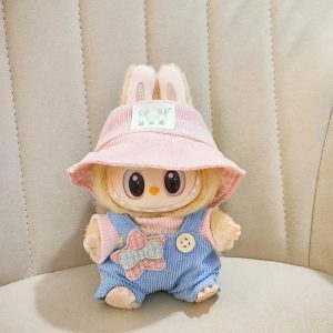 Traje Pastel Relax para Labubu – Peto con Lazo y Sombrero Rosa