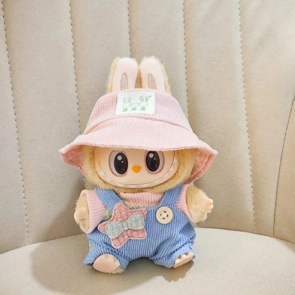 Traje Pastel Relax para Labubu – Peto con Lazo y Sombrero Rosa