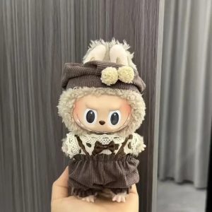 Traje Vintage Marrón con Pompones para Labubu – Edición Punto Clásico