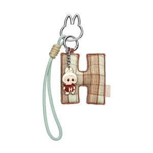 Colgante Labubu Letra “H” – Serie Pin for Love | Edición Coleccionable Oficial