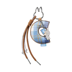 Colgante Labubu Letra “C” – Serie Pin for Love | Edición Coleccionable Oficial