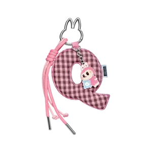 Colgante Labubu Letra “Q” – Serie Pin for Love | Edición Coleccionable Oficial